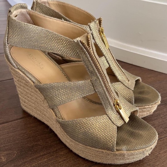 michael kora heels woman - Picture 3 of 5